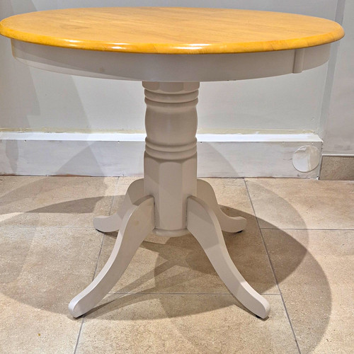 Round pedestal side table - round,