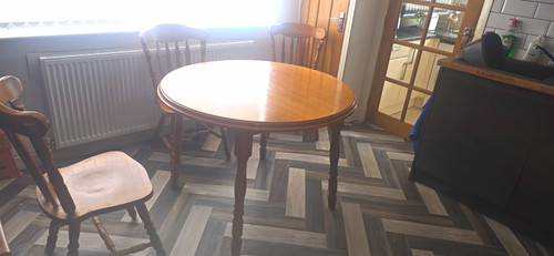 Round wood dining table - ,